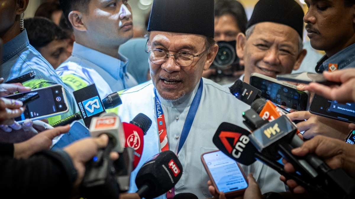 Anwar Rejects Claims of Coalition Tensions, Reaffirms Commitment to Stability